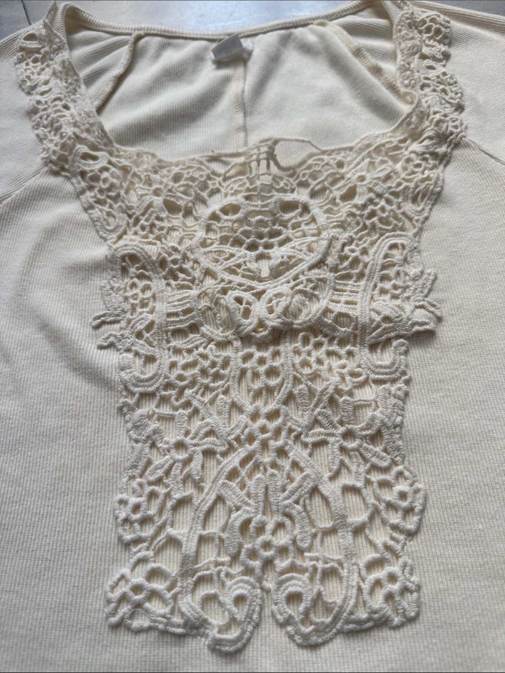 Kimchi Blue Women's Cream Crochet Appliqué Short Sleeve Top - Picture 2 of 4